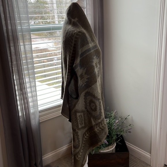 Code Womans Wrap. O/S - Picture 3 of 7